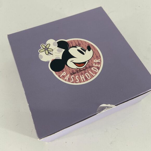 Walt Disney World Passholder Minnie Mouse Wooden Coaster Set 4 Pcs W/ Holder NIB - Picture 2 of 4